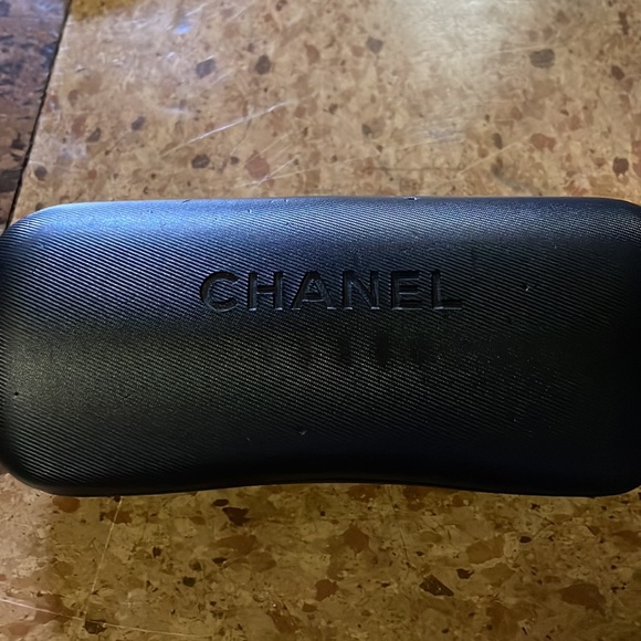 Vintage Chanel sunglasses - Picture 7 of 7
